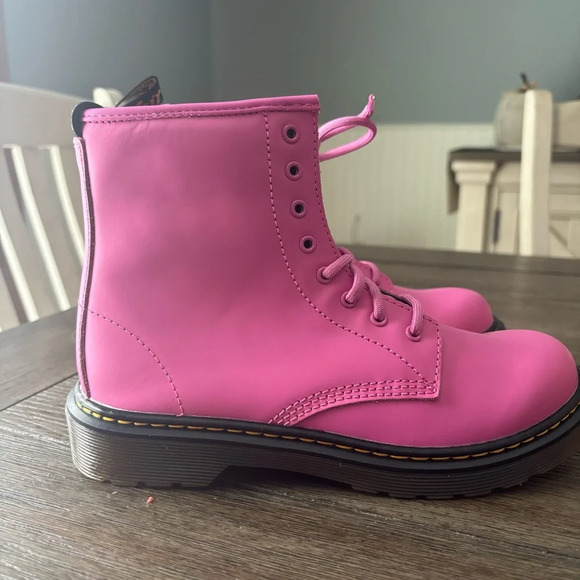 Dr Marten’s Size 5 Junior NEW - Picture 3 of 8